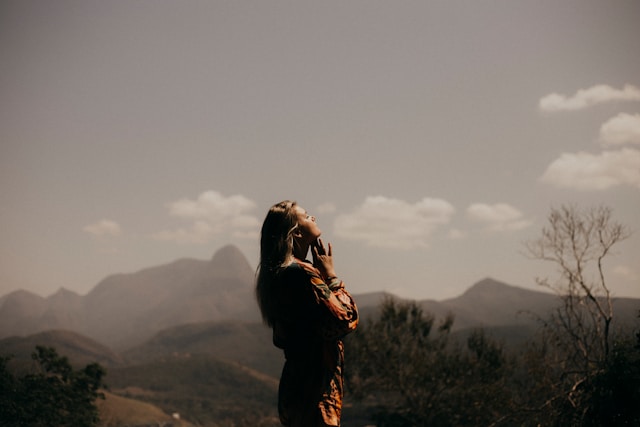 girl looking up